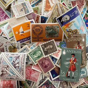 400 WORLD POSTAGE STAMPS (USED)